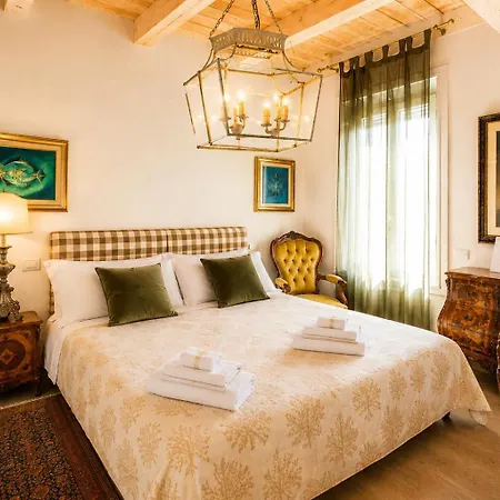 Bed & Breakfast Al Battistero Luxury 3*